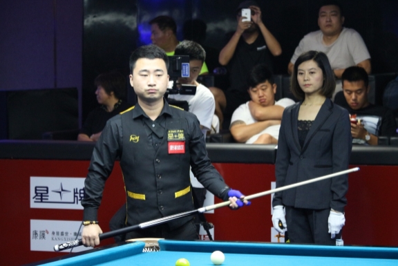 曼联通过连 曼联通过连